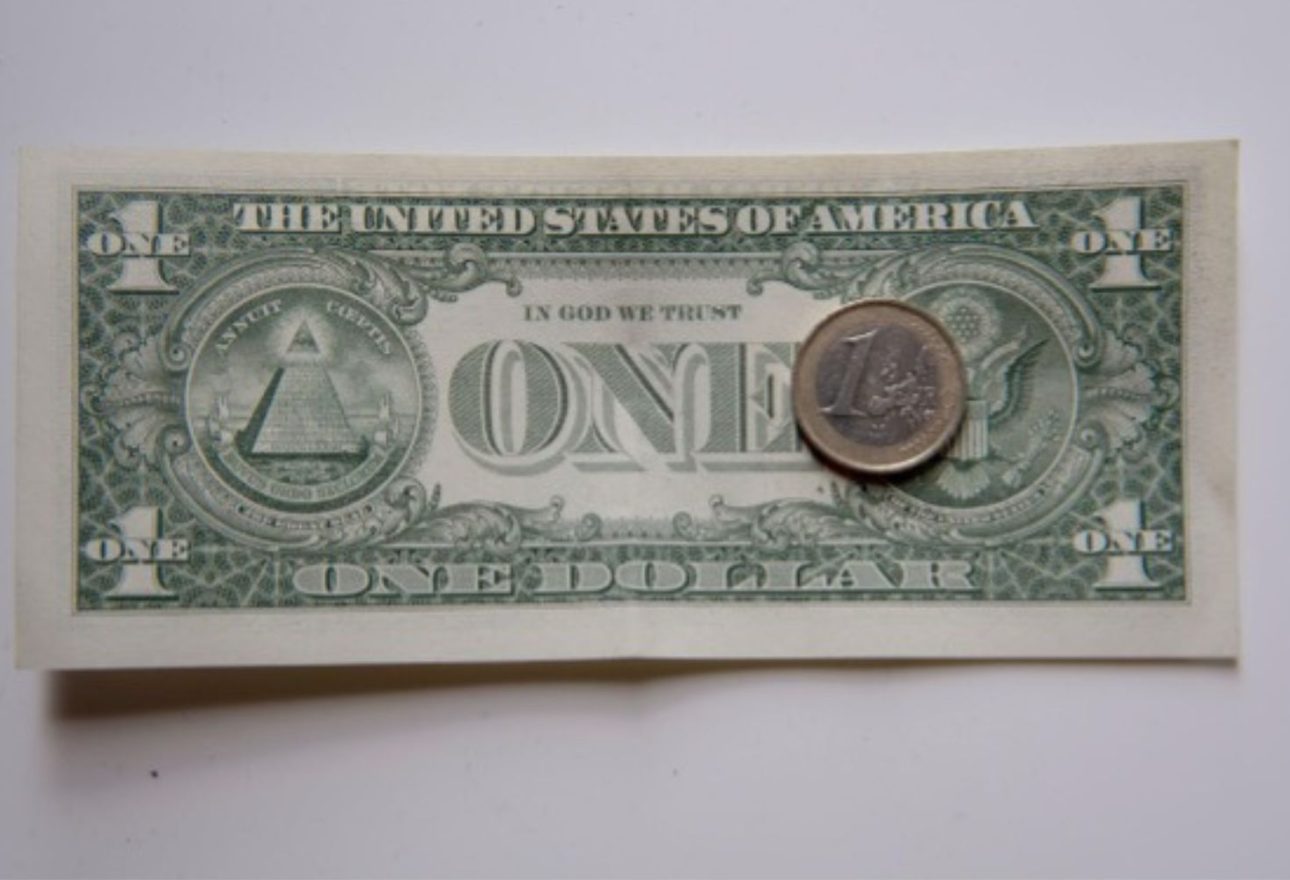 euro-sube-frente-al-dolar