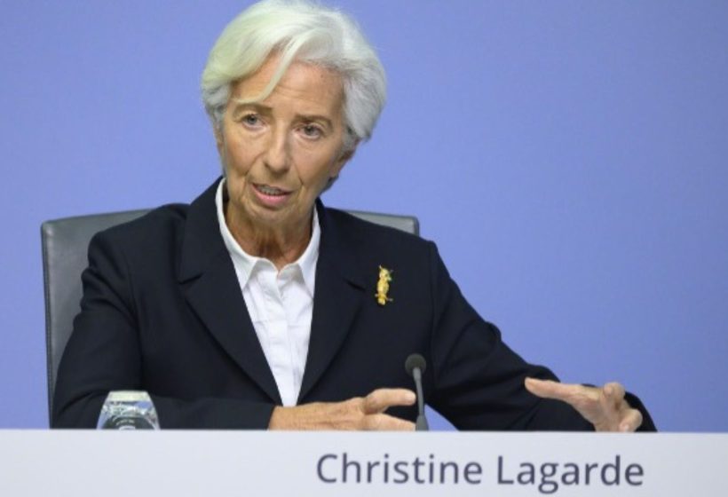 Imagen realista de la sede del Banco Central Europeo en Frankfurt bajo un cielo de tormenta, simbolizando la tensión de los mercados ante las posibles subidas de tipos de interés y el repunte de la inflación.