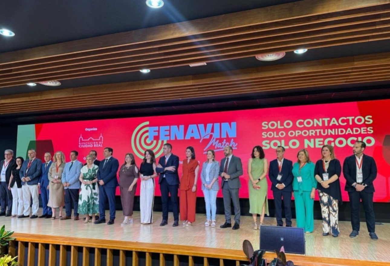Miguel Ángel Valverde, Francisco Cañizares, Sonia González y Manuel Juliá inaugurando la primera edición de Fenavin Match en el Pabellón Ferial de Ciudad Real.